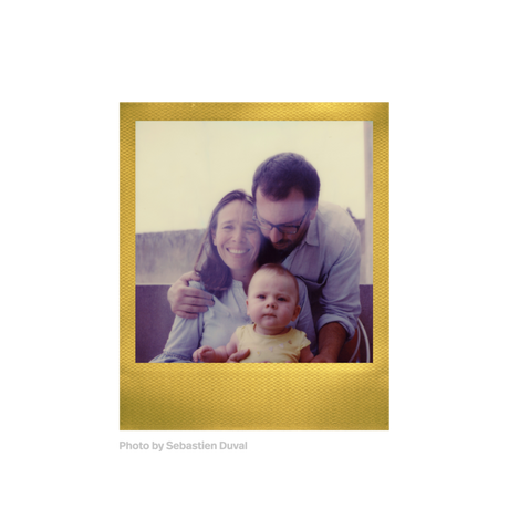 Foaie film instant Color cu fotografie de familie: doi adulți și bebeluș