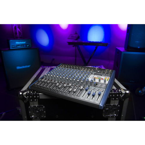 Mixer StudioLive AR16c cu 18 canale pe șasiu, vedere oblică a panoului de control