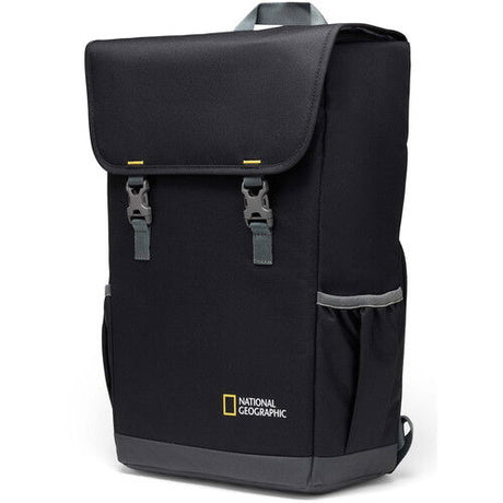 Rucsac foto negru cu buzunar frontal și etichetă mică pe față