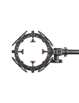 Suspensie microfon 55/68 mm, vedere laterală, prinderi metalice și cabluri negre