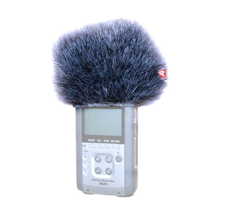 Protecție blană albastră pe recorder Zoom H4n, montată pe unitate
