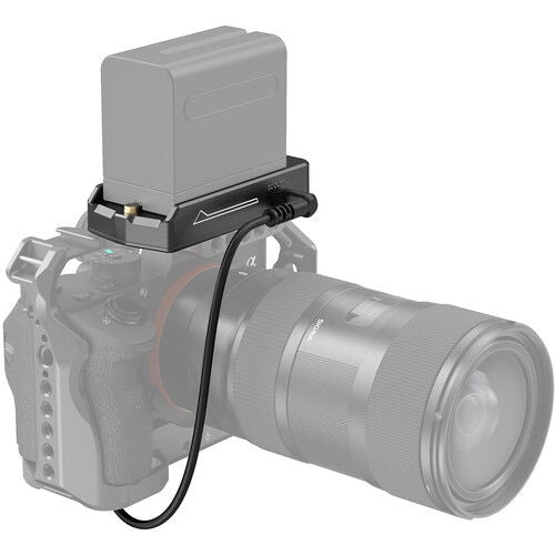 Adaptor dummy baterie L/NP pentru Sony NP-FZ100, montat pe cameră