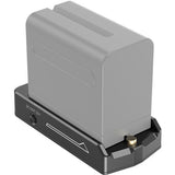 Adaptor dummy baterie L/NP, carcasă gri, port DC OUT 12V