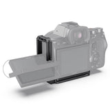 L-bracket mounted on camera screen side, black metal rails and top connector