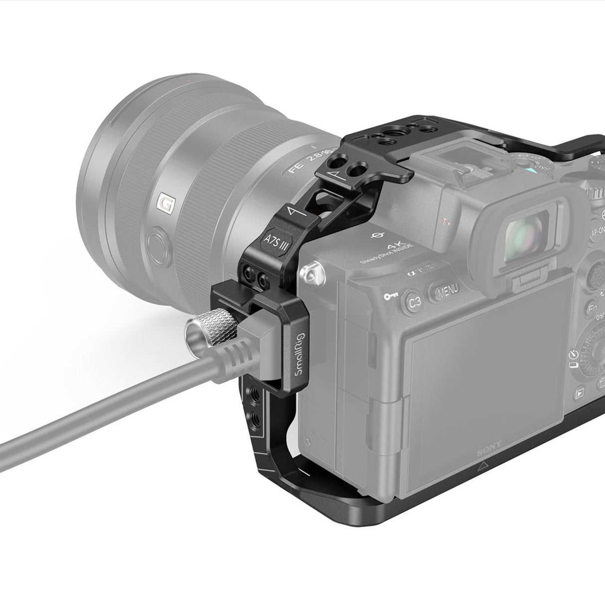 Cușcă SmallRig pentru Sony A7S III, prindere laterală neagră lângă portul camerei