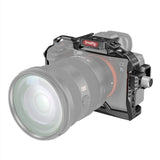 Cușcă SmallRig pentru Sony A7S III, cadru negru atașat camerei cu obiectiv mare