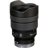Obiectiv Sony FE 12-24mm f/4 G, vedere laterală cu comenzi și marcaje