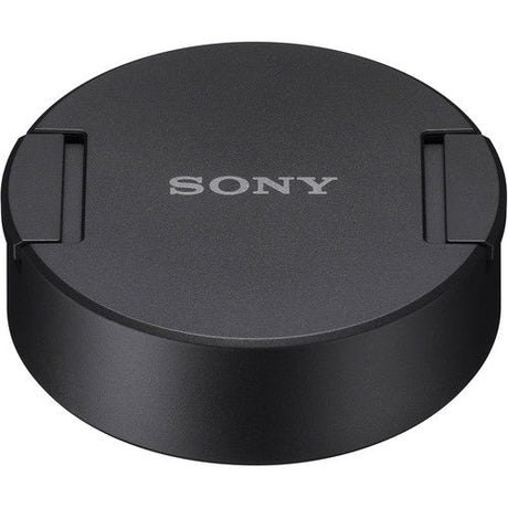 Capac obiectiv Sony, negru, cu sigla SONY pe partea superioară