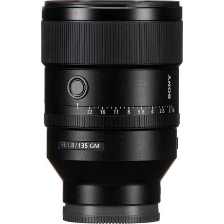 Obiectiv Sony FE 135mm F1.8 GM, negru, inscripție FE 1.8/135 GM și inel diafragmă