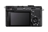 Aparat foto mirrorless Sony cu ecran LCD și butoane, corp negru