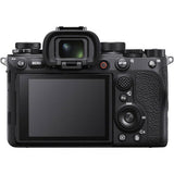 Aparat foto mirrorless Sony Alpha 1, ecran LCD și butoane pe spate