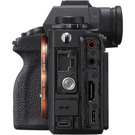 Aparat foto mirrorless Sony Alpha 1, panou lateral cu porturi și capacuri