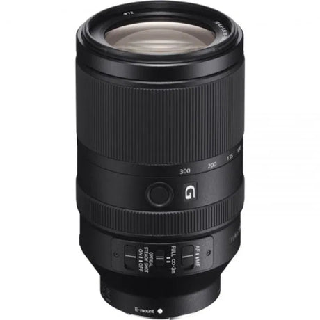 Obiectiv foto Sony FE 70-300mm, negru, vedere din față cu sticlă