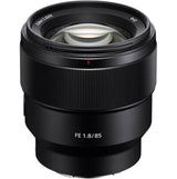 Obiectiv foto Sony FE 85mm, corp negru, față cu element optic vizibil