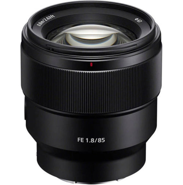 Obiectiv foto Sony FE 85mm, corp negru, față cu element optic vizibil