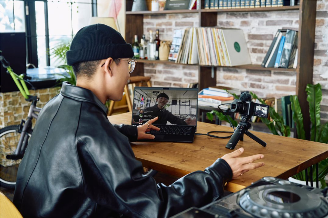 Sony ZV-1 II aparat foto compact cu obiectiv 18-50mm pentru Vlogging 4K - View 5