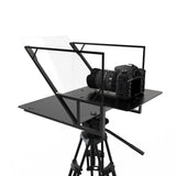 Teleprompter negru pe trepied, cu cameră foto montată pe platformă