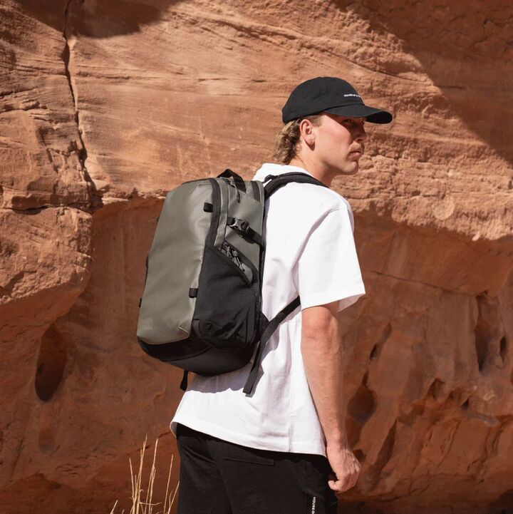 Wandrd STRATUS Photo 18L rucsac foto, laptop 16", acces lateral dual, Wasatch Green