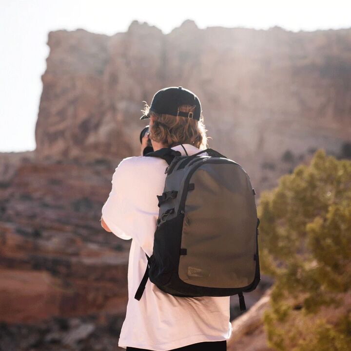 Wandrd STRATUS Photo 18L rucsac foto, laptop 16", acces lateral dual, Wasatch Green