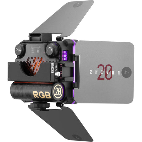 Lanternă video LED RGB Zhiyun cu panou lateral mare și ecran de control