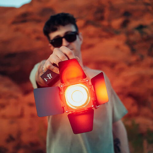 Lampă LED RGB COB aprinsă, cu carcasă maro și lumină roșie vizibilă